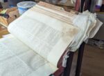 consolidation et restauration de pages trouées et maculées de moisissures